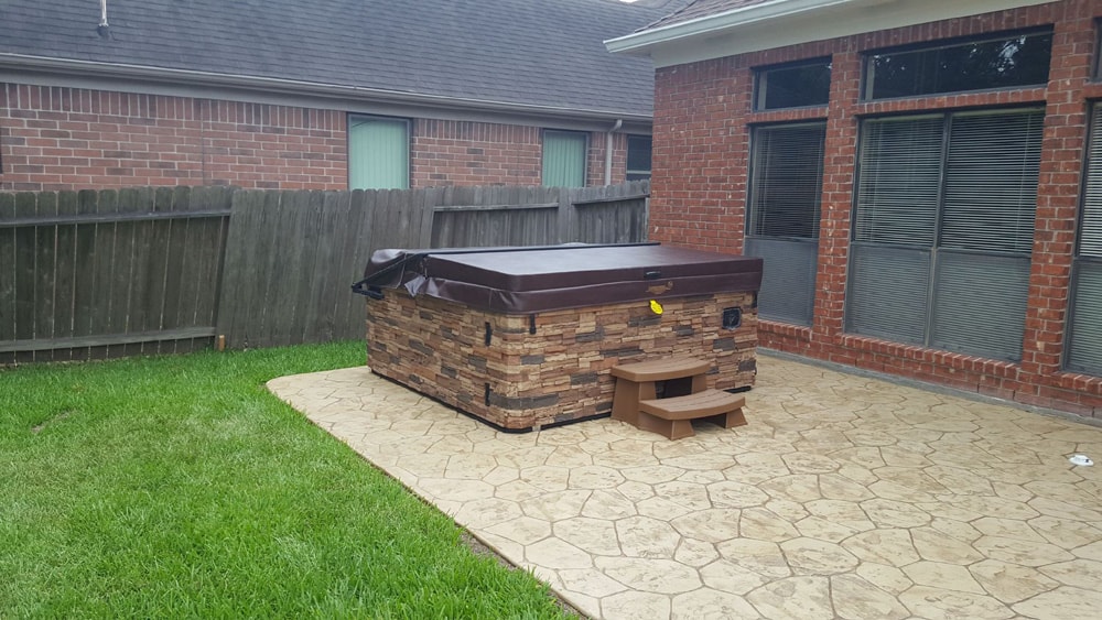 Hot-Tub-on-Patio-with-Steps-min