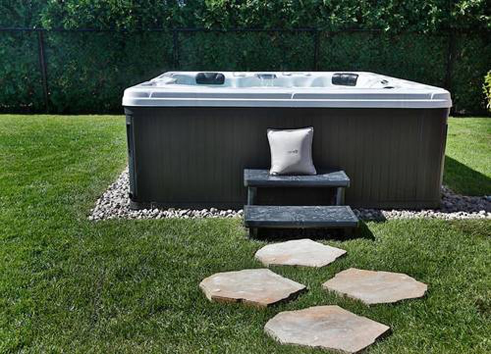 Hot-Tub-with-Step-min